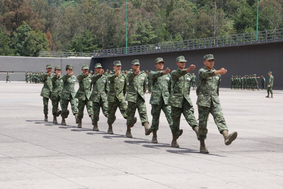 Militares ensayando desfile