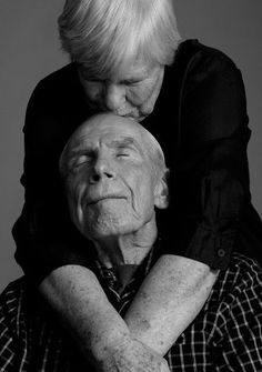 Pareja de Ancianos Enamorados