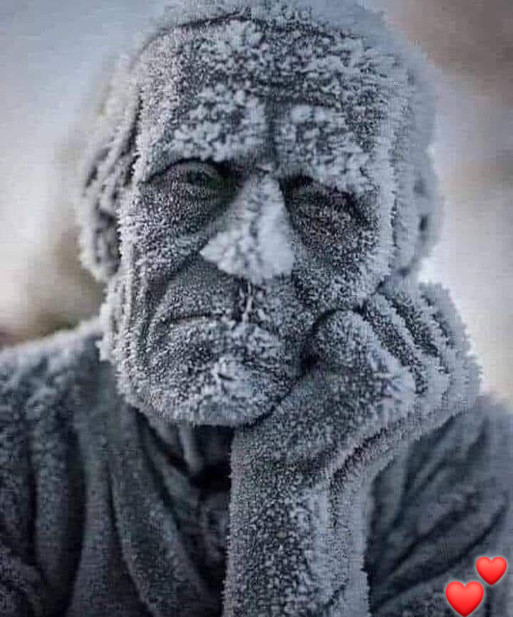 Anciano muerto de Frío